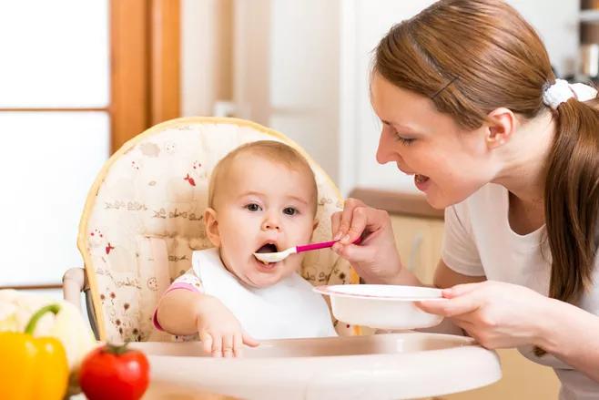 小孩几个月可以吃米糊，营养辅食添加的时机与注意事项